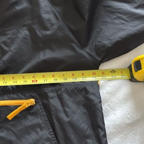 Vintage Reebok Iowa Hawkeyes‎ Pullover Black Windbreaker coat Tailgate Small - Picture 8 of 9